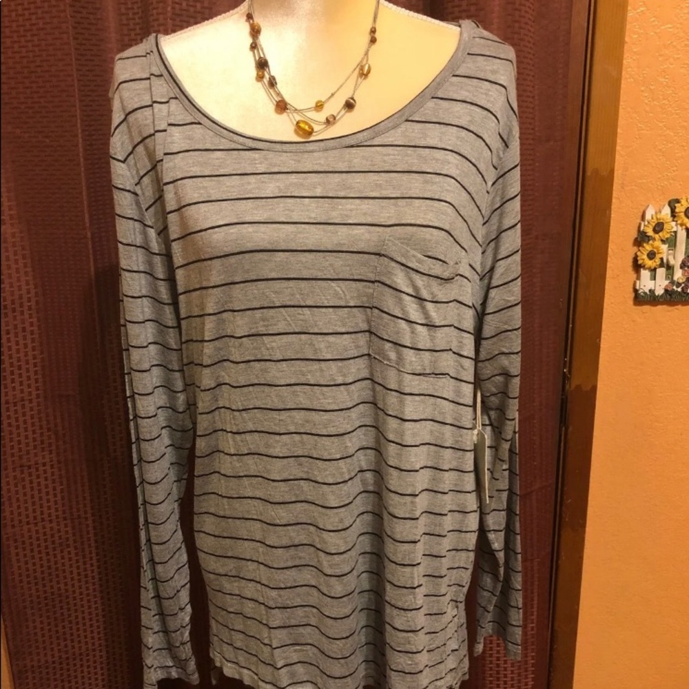 womens plus tops. Super cofty and stretchy
